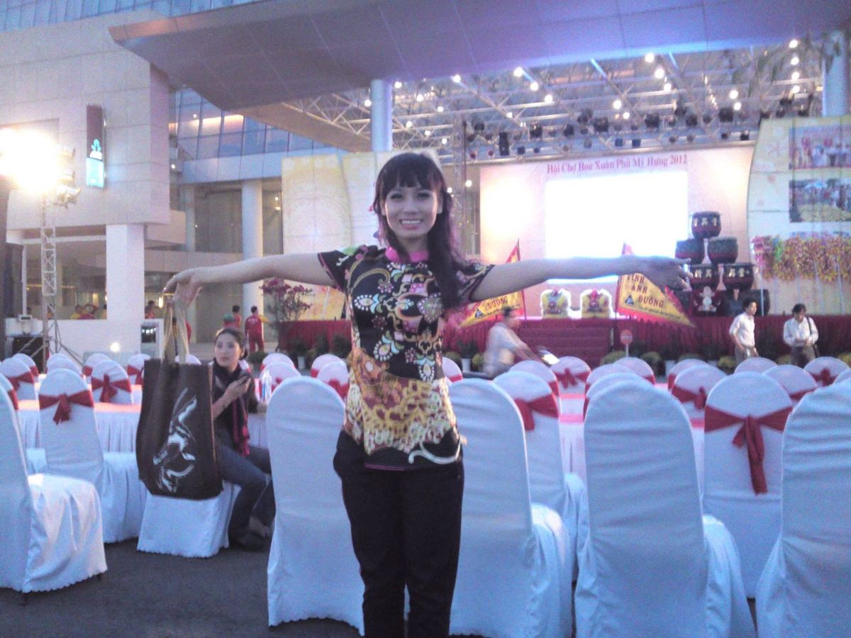 Xuân Nguyễn dance performance