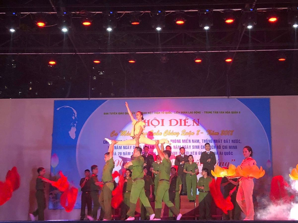 Xuân Nguyễn dance performance