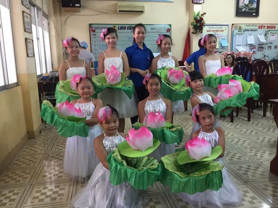 Xuân Nguyễn dance performance