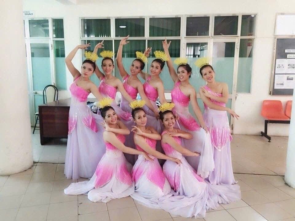 Children's dance group performance